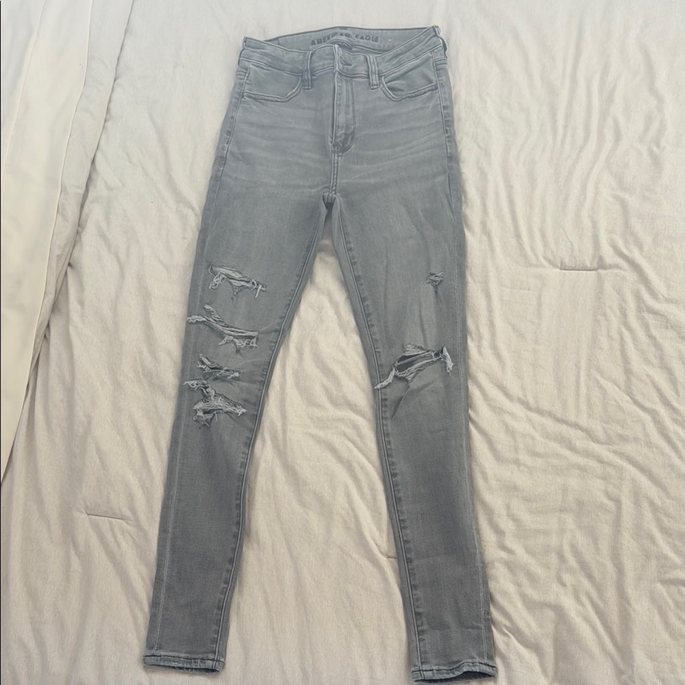 American Eagle Women's Gray Distressed Jeans